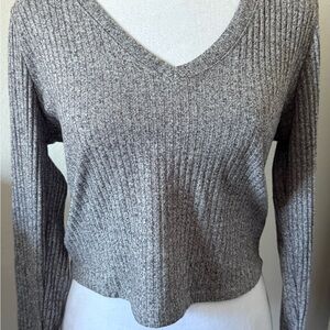 Bozzolo Heather Gray Ribbed V-Neck Sweater Top